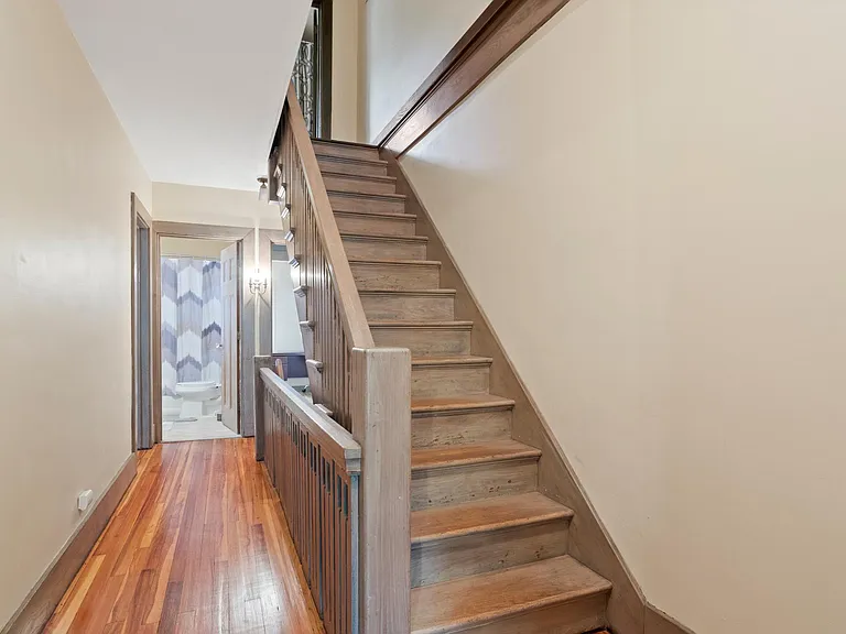 18 Calumet St — Photo 13
