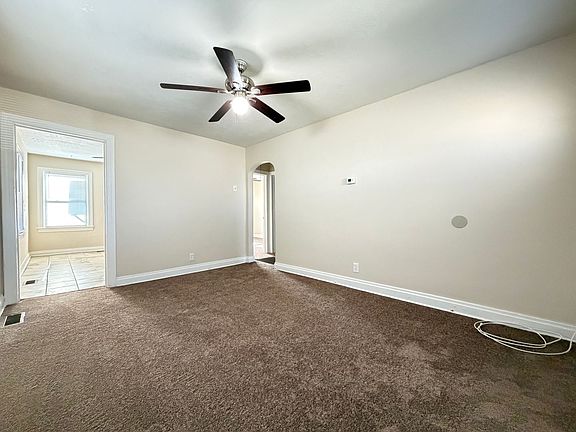 4th image of 934 Camden Ave