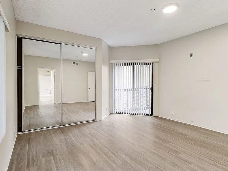 747 Gayley Ave — Photo 25