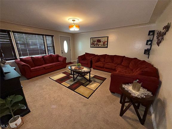 5th image of 448 Meadowbrook Ave