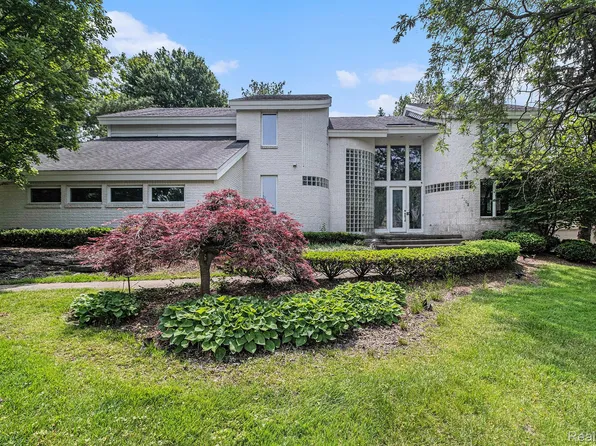 1002 Coldspring Dr, Northville, MI 48167