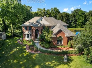 281 Mead Rd, Rochester, MI 48306