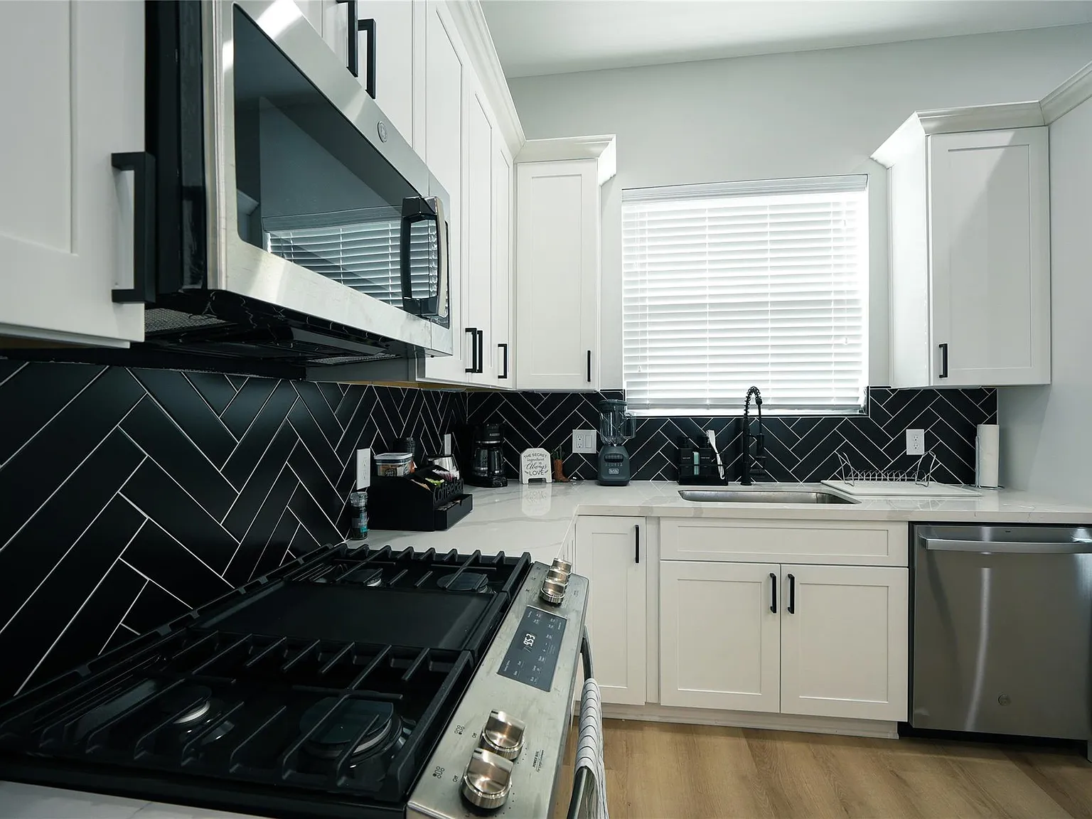 3 bed, 3.5 bath, 1791 sqft, $2,400 — Photo 4
