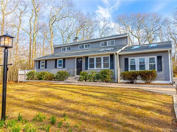 6 Indian Wood Road, East Lyme, CT 06357