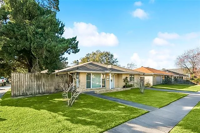 200 Houma Blvd — Photo 2