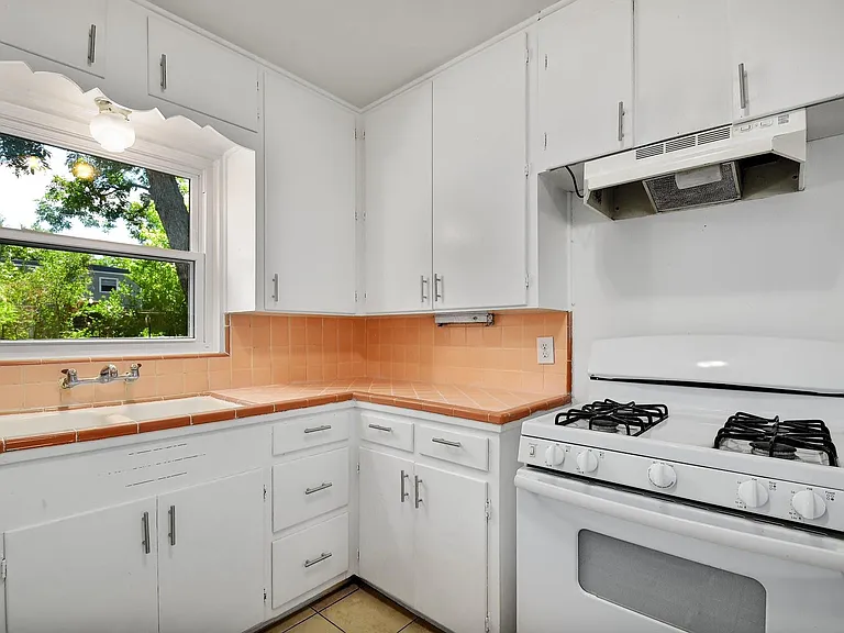 430 Beryl Dr — Photo 6
