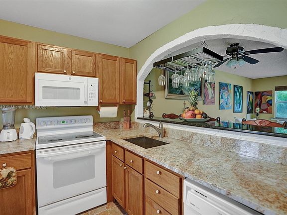 2nd image of 550 SE 2nd Ave APT G6