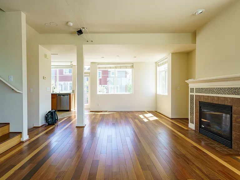 2405 NE Park Dr — Photo 10
