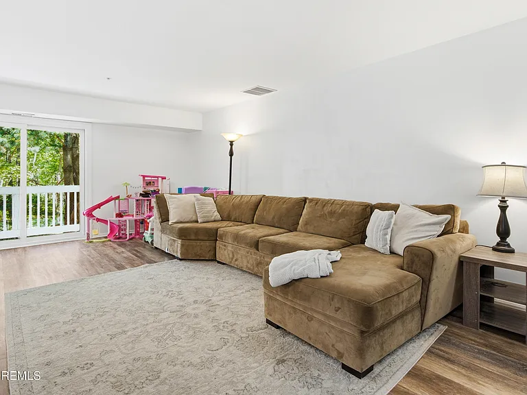 409 Schley Ave #409 — Photo 8