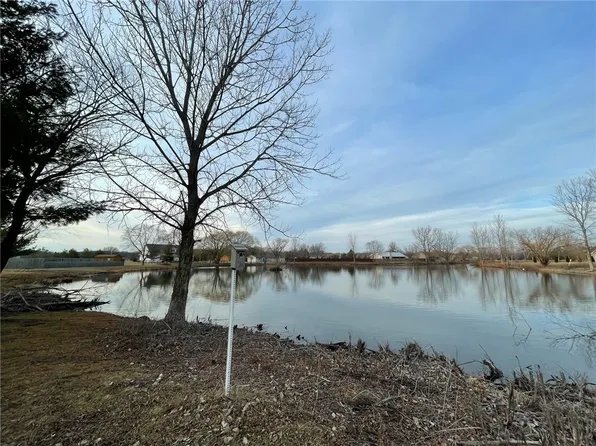 35 Nightingale Cir, Camargo, IL 61919