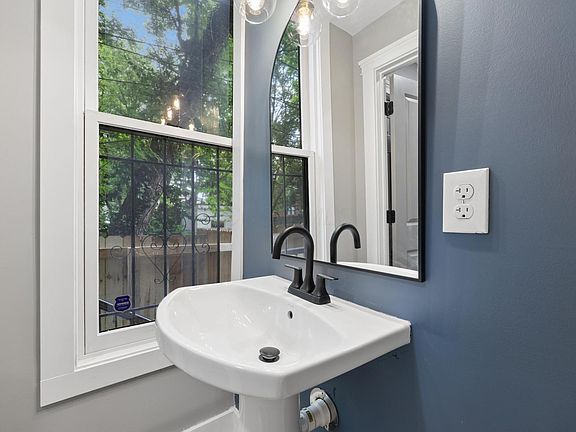 5th image of 330 Loeffler Ave #330