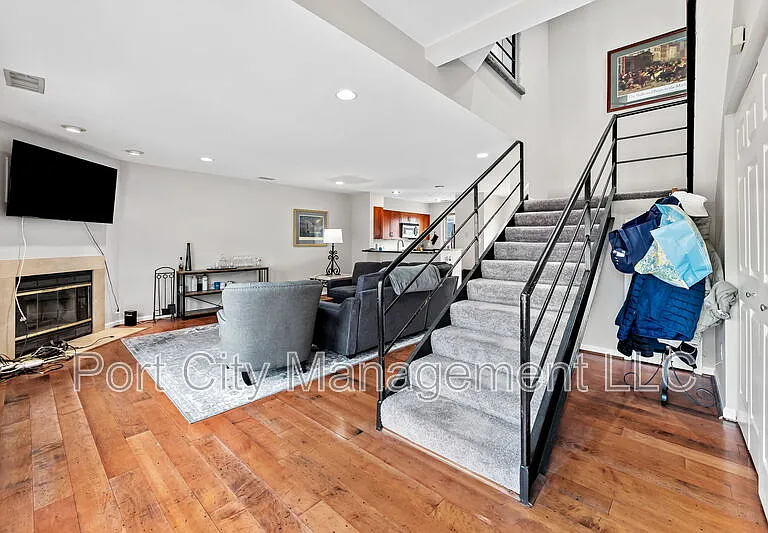 911 S Charles St #310 — Photo 5