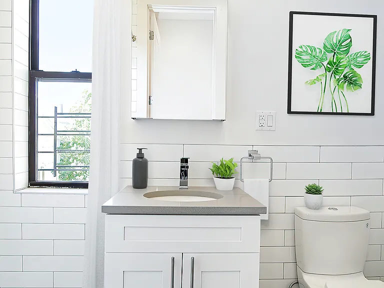 16 Stanhope St #3R — Photo 6