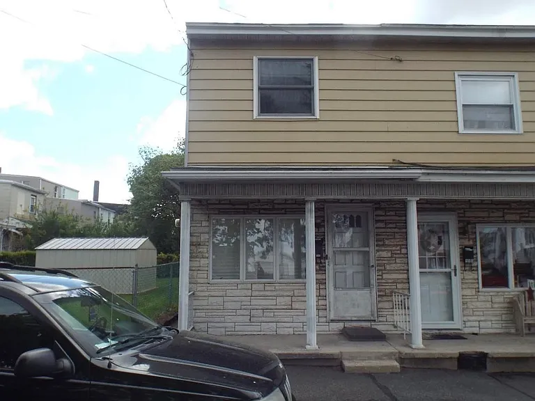 113 S Railroad Ave — Photo 1