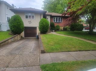 63 Durges St, Staten Island, NY 10304