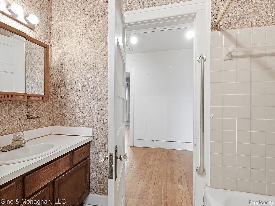 746 W Bethune St, photo 23