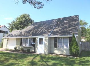 79 Indigo Rd, Levittown, PA 19057