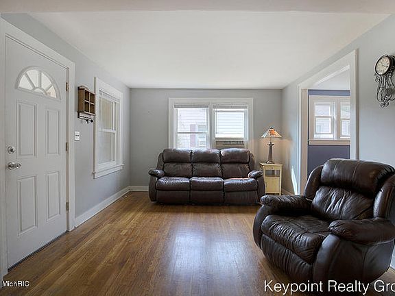 3rd image of 2121 Lafayette Ave NE