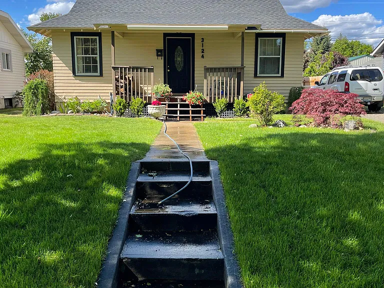 3124 W Euclid Ave — Photo 1