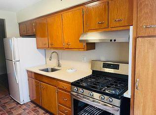 62-15 69th Ln #2R, Middle Village, NY 11379