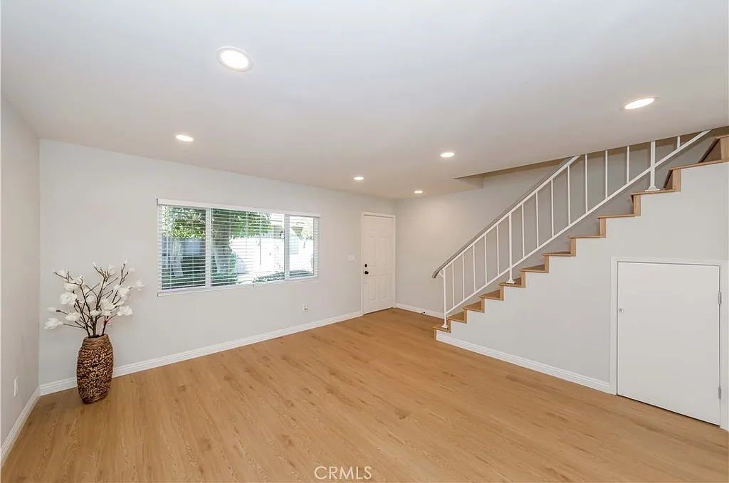 2 bed, 2.0 bath, 1073 sqft, $3,100 — Photo 3