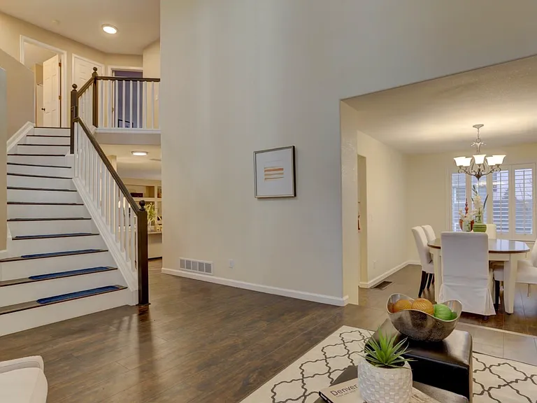 541 Pitkin Way — Photo 3