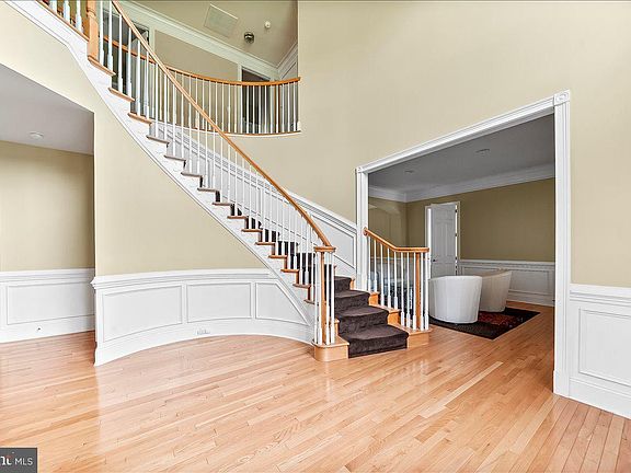 3rd image of 17 Evergreen Pl
