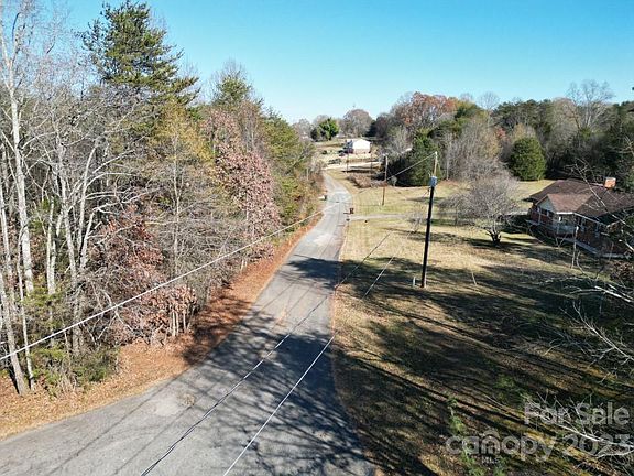 4th image of 4090 Fairview Dr