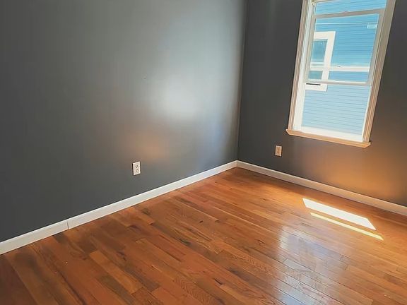 4th image of 21 Suffolk St #2