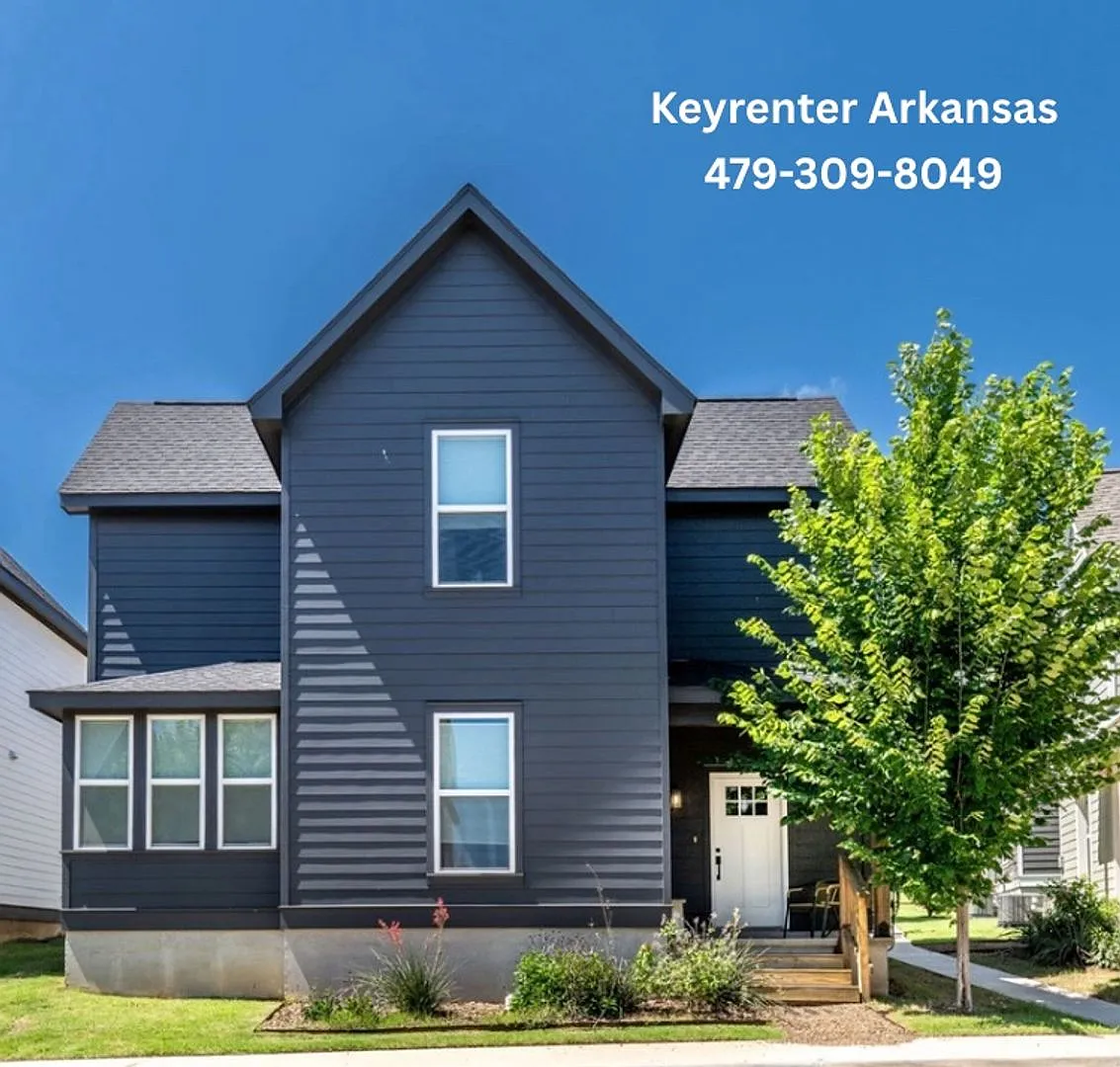 Bright & Beautiful 2BR/3BA Fayetteville Home — Photo 1