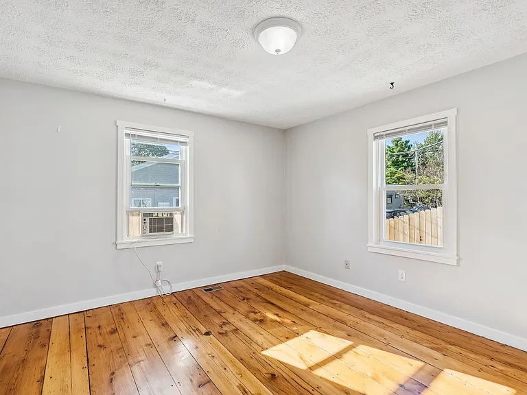 140 & 142 Sawyer Street — Photo 18