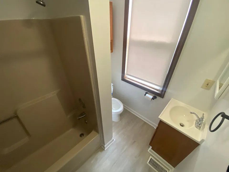 9 Gillis St #1
