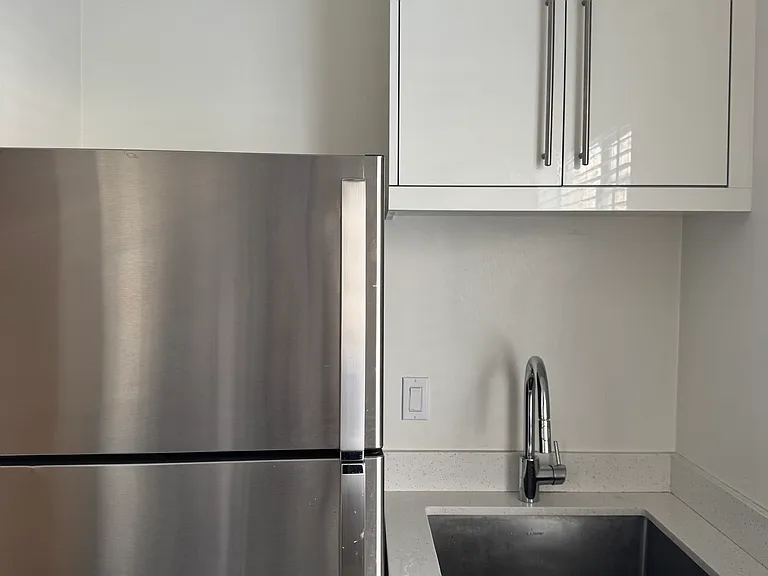 1302 S Saltair Ave #4 — Photo 2