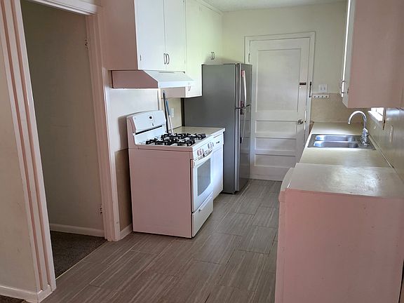 3rd image of 309 Foster St