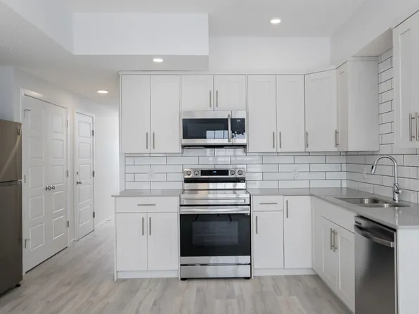 3405 119a St SW #1A, Edmonton, AB T6W 4V3