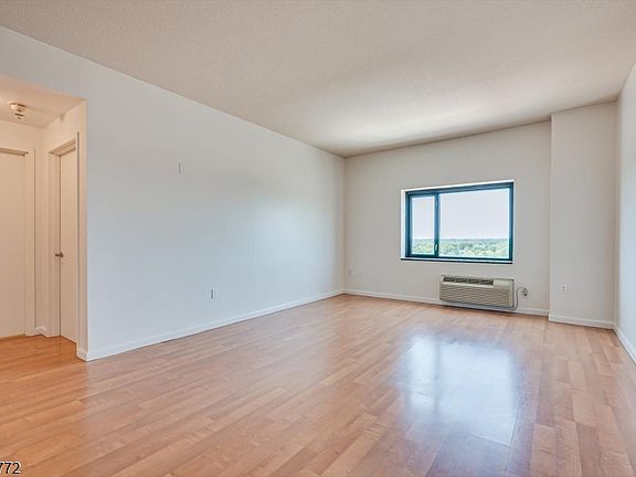 2nd image of 1 Carriage City Plz #1220