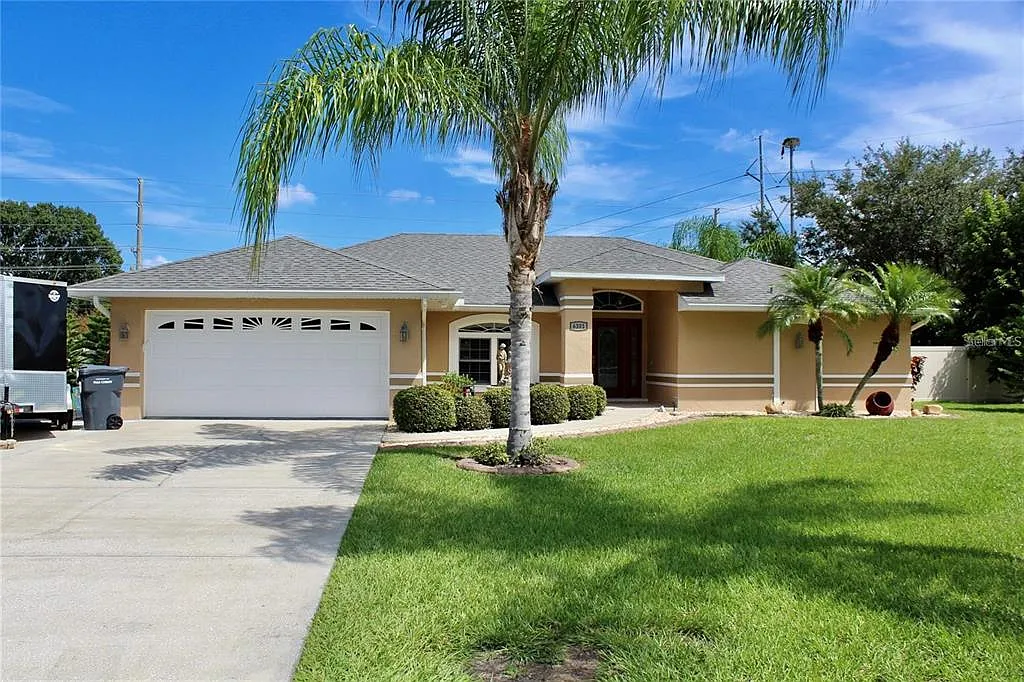 3 bed, 2.0 bath, 2095 sqft, $2,595 — Photo 1