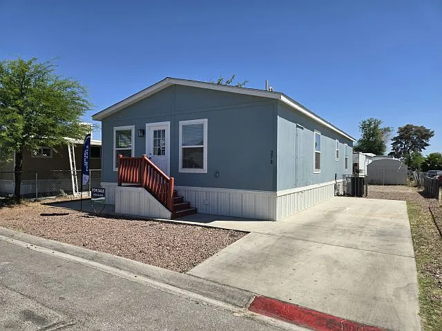 3 bed, 2.0 bath, 1152 sqft, $1,910 — Photo 1