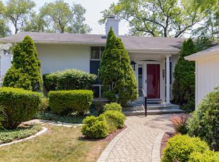 449 Edens Ln, Northfield, IL 60093