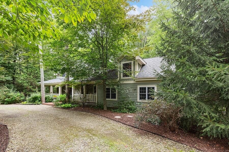 13217 Three Oaks Rd, Sawyer, MI 49125 Zillow