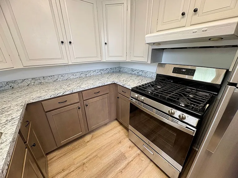 923 W Princess St — Photo 13