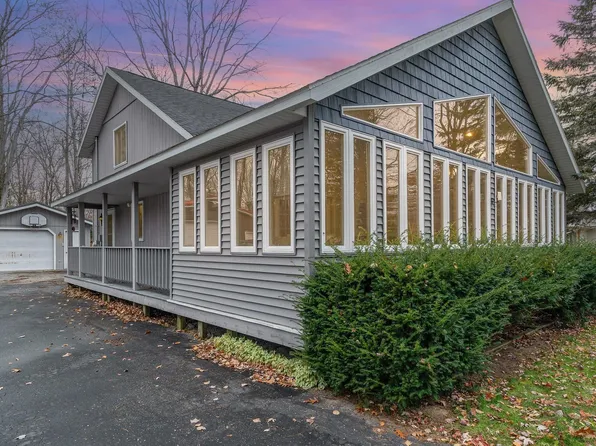 7549 Hillsdale Dr, Hale, MI 48739