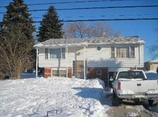 172 Kings Rd, Carpentersville, IL 60110