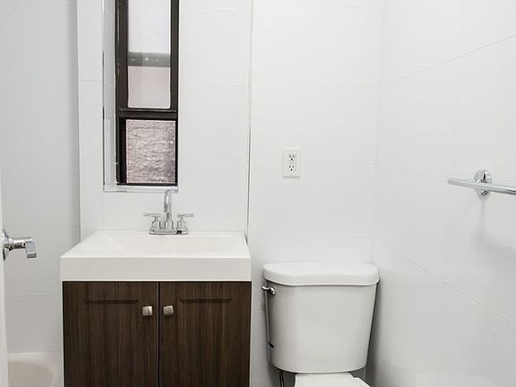 3rd image of 210 W 10th St #4B1