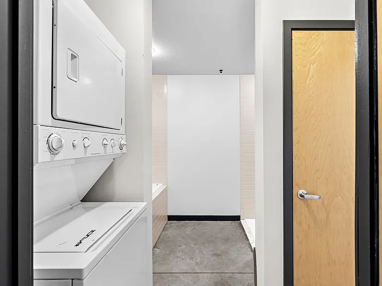 Ventana | On Wash Ave — Photo 32