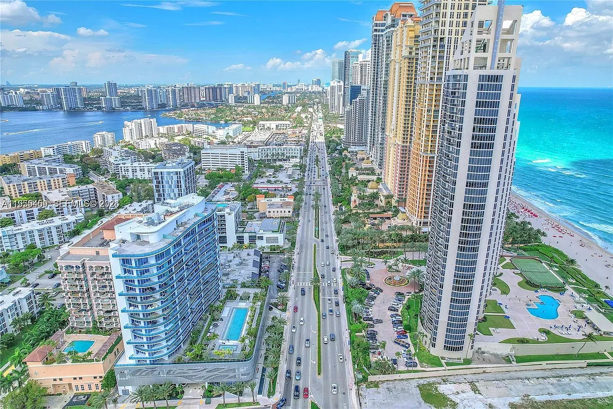Building Photo - 17550 Collins Ave #704