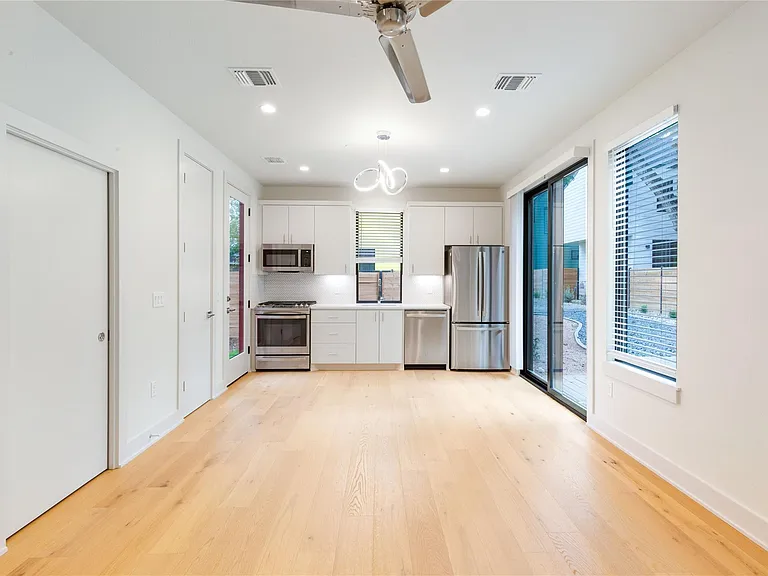 1118 Walton Ln #3 — Photo 4