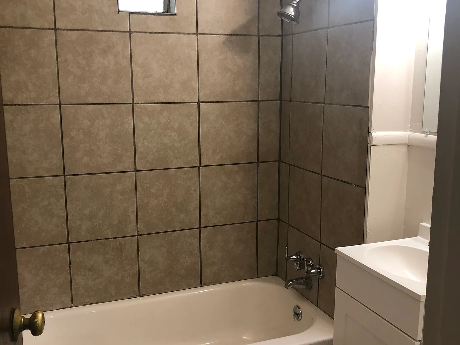 3 bed, 864 sqft, $1,125 — Photo 4