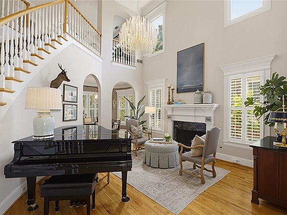3rd image of 1053 Arbor Trce NE