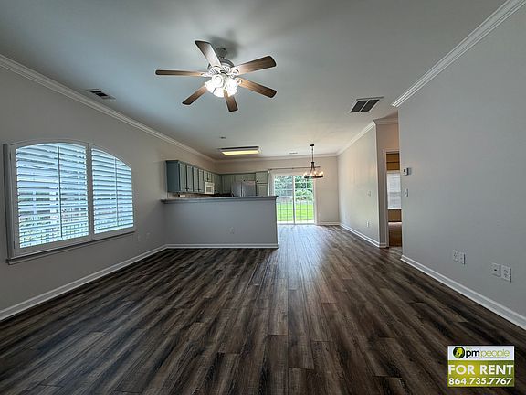 3rd image of 104 Pin Oak Ct